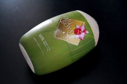 タイのヤシの実型をしたココナッツウォーターのパッケージ　
